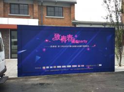 室内外桁架背景板搭建差异与要点